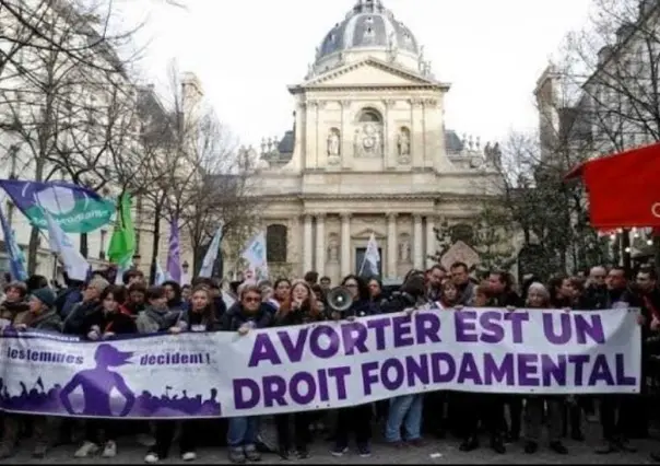 Francia, el primer país en incluir en su Constitución el derecho al aborto