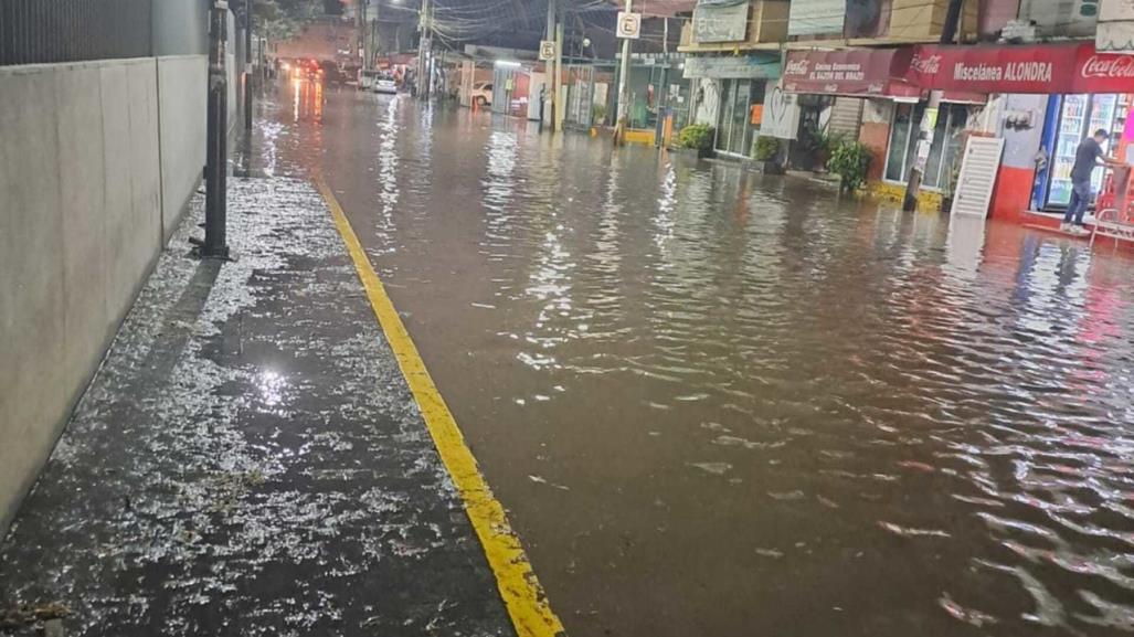Tiran miles de litros de agua potable en Tultitlán (VIDEO)