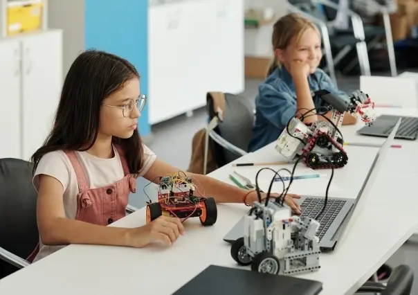 Llevan clases de robótica a infancias y adolescencia del sur de Mérida