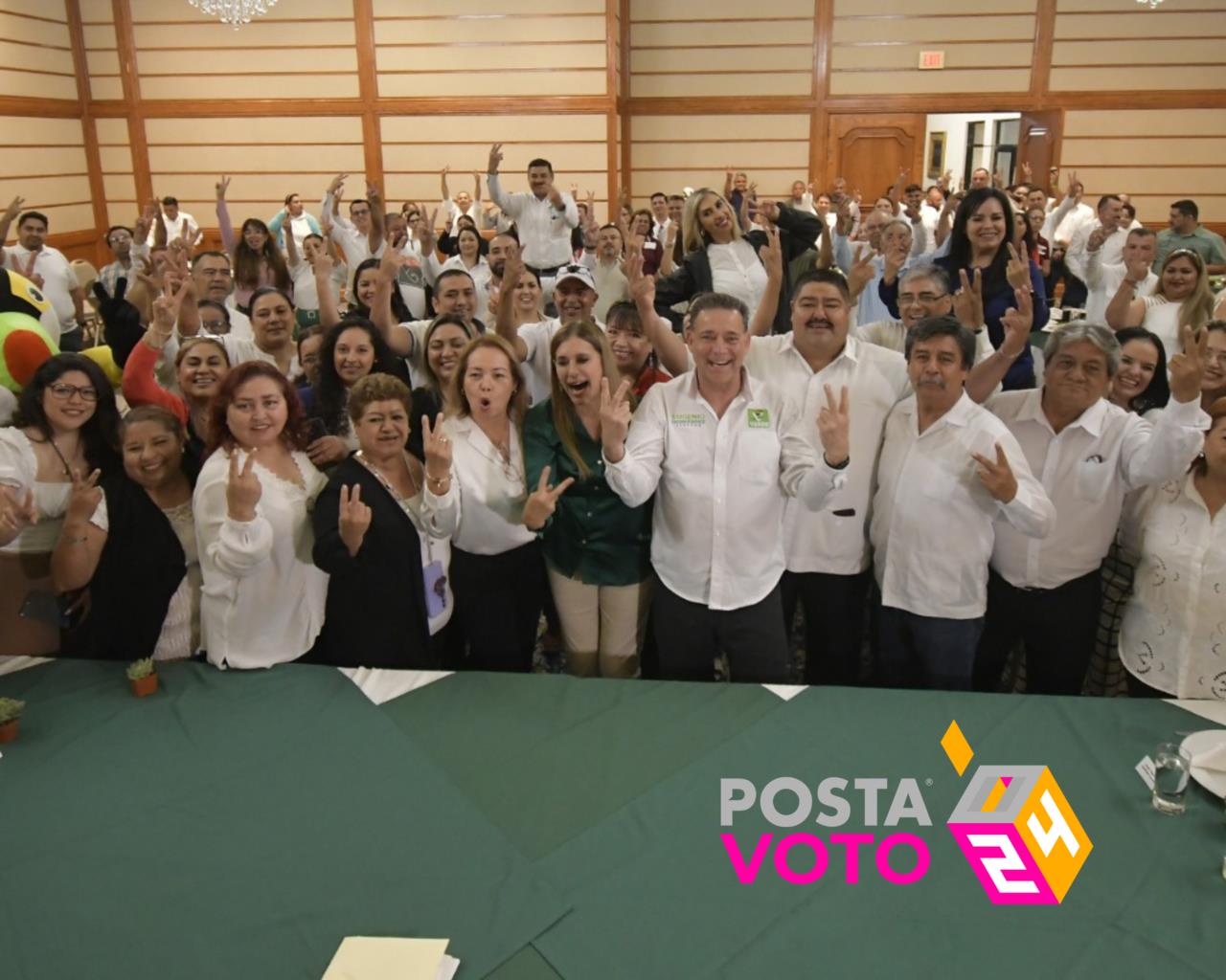 Eugenio Hernández Flores en reunión con el magisterio en Reynosa. Fotos: Eugenio Hernández Flores.