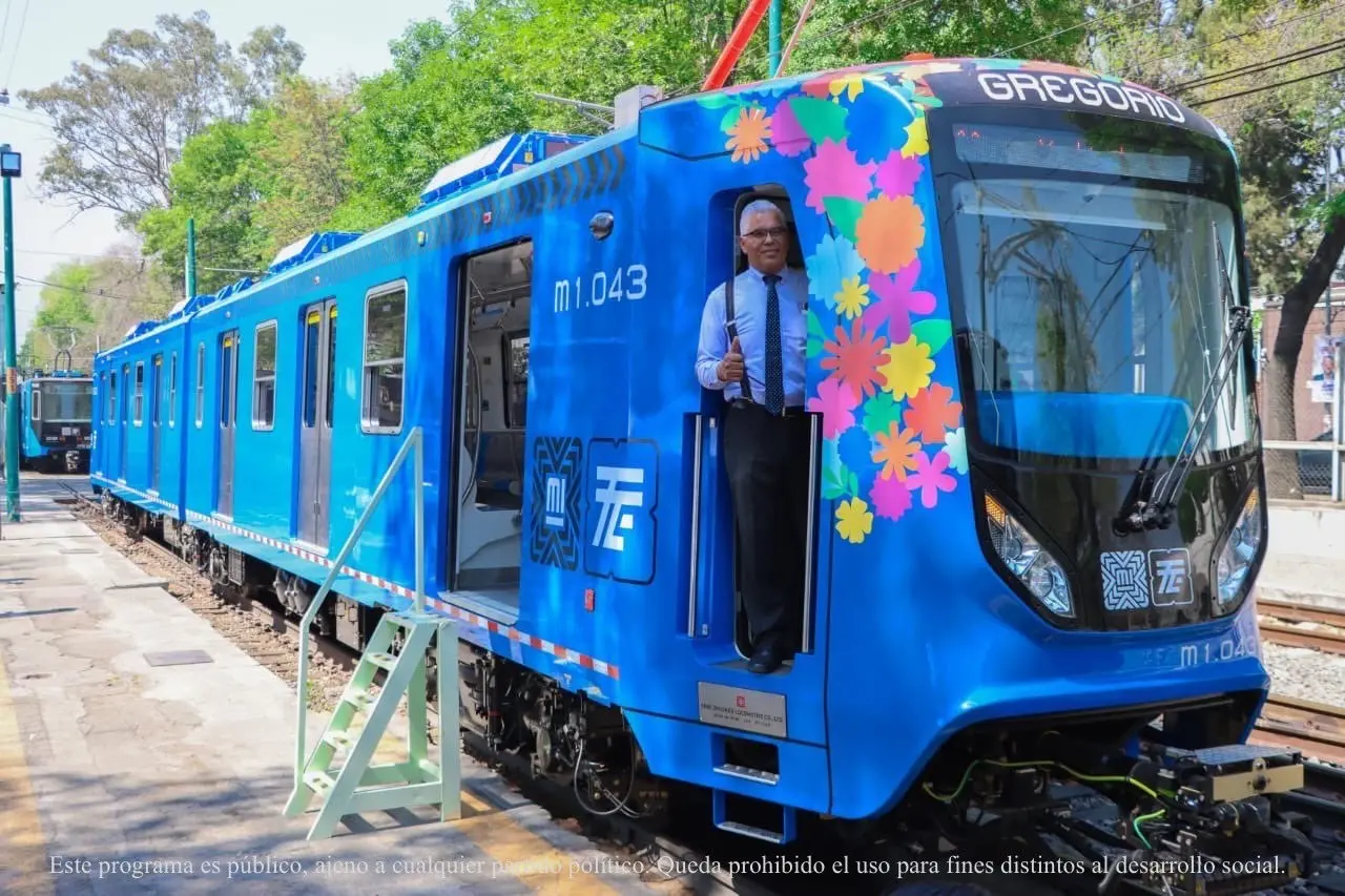 De Taxqueña a Xochimilco, dos nuevas unidades del Tren Ligero se incorporan. Foto: @andreslajous