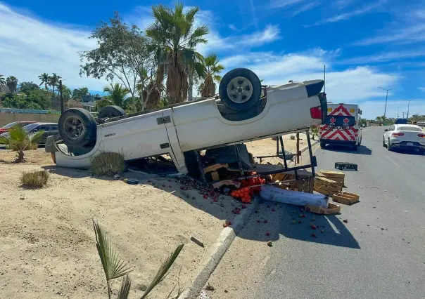 Volcadura de Pick Up’ deja a dos personas heridas en San José del Cabo