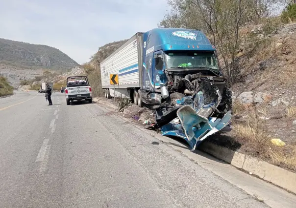 Chocan tráilers en la Rumbo Nuevo