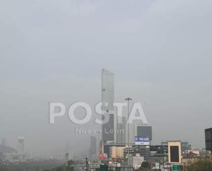 Cerro de la Silla se esconde por contaminación en Monterrey