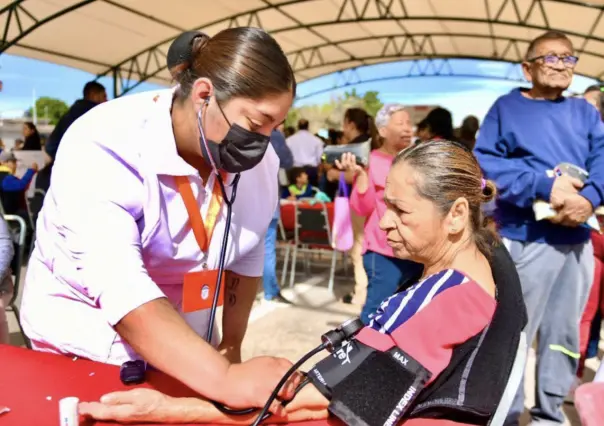 Llevan servicios de salud a colonos de Valle Revolución en Torreón