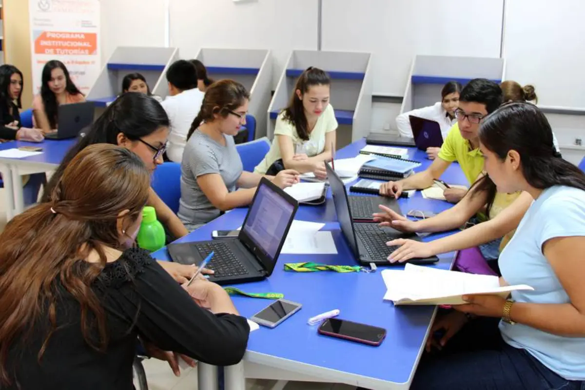 Estudiantes de la Universidad Autónoma de Tamaulipas. Foto: UAT