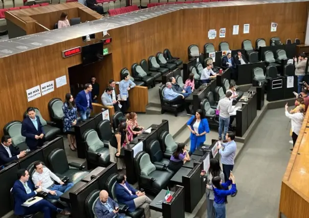 Expulsan del Pleno del Congreso del Estado a asesores de MC