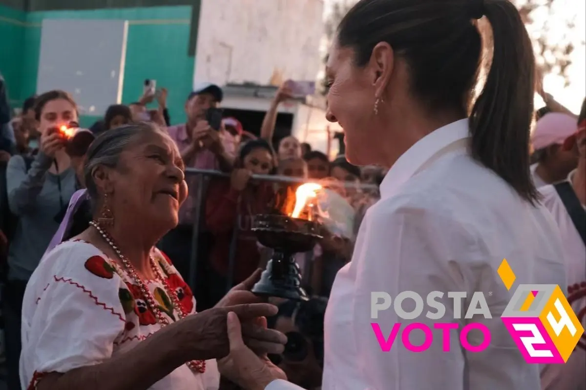 Entregan a Claudia Sheinbaum Bastón de Mando de pueblos Chichimeca y Otomí. (FOTO: cortesía)