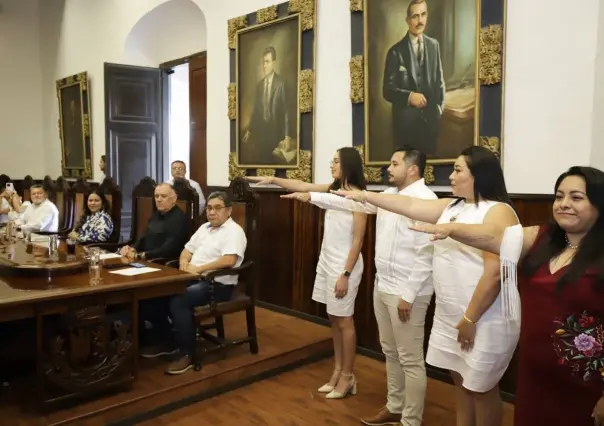 Nuevos regidores protestan para integrarse al Cabildo del Ayuntamiento de Mérida