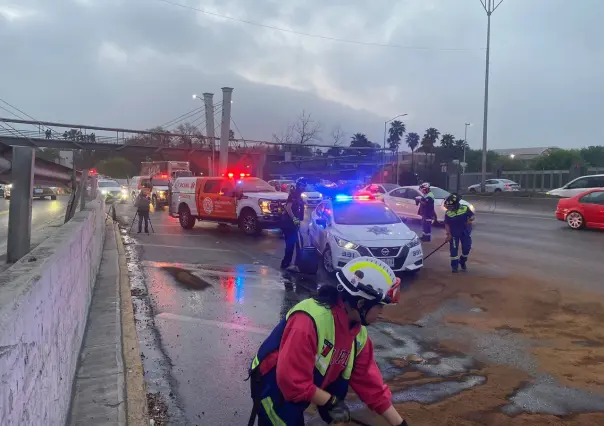 Cierran avenida Nogalar por derrame de diésel