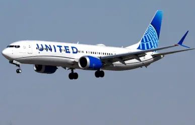 United Airlines: Avión regresa a Houston tras incendio en motor