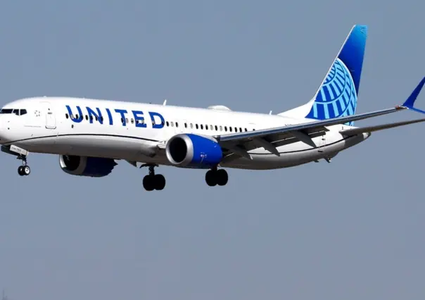 United Airlines: Avión regresa a Houston tras incendio en motor