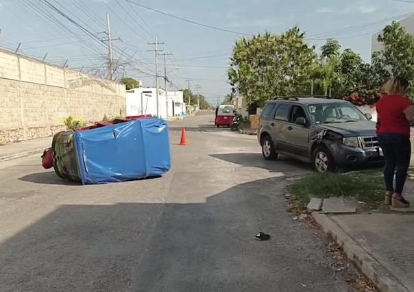 Un muro dañado y una lesionada deja un accidente en el sur de Mérida