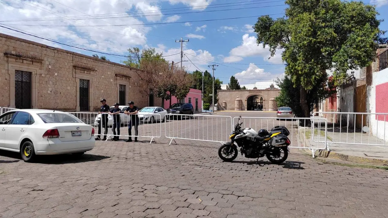 Toma rutas alternas para evitar qué el tráfico sea excesivo en la zona. Foto: Luis Lozano.