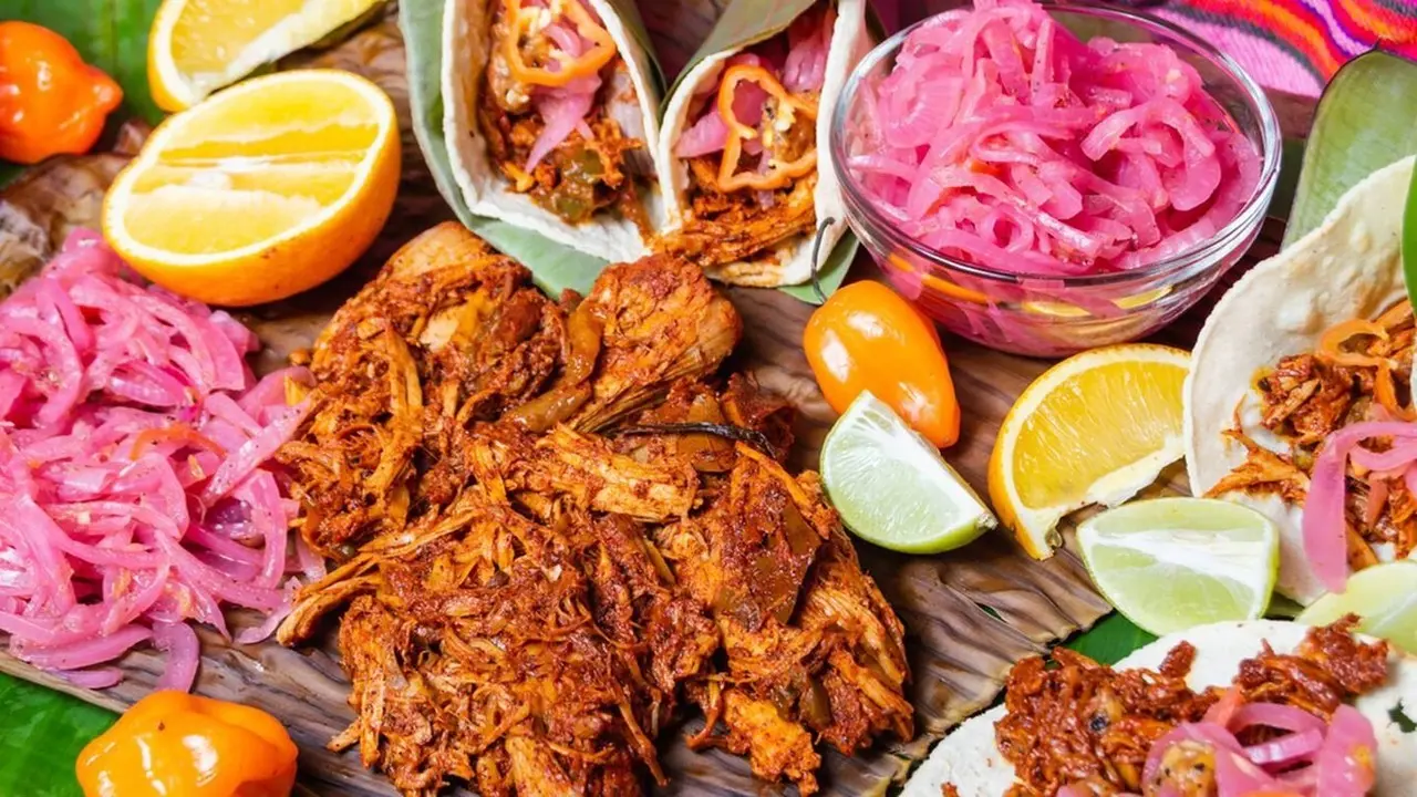 Esta deliciosa carne de cerdo adobada en achiotes es uno de los platillos tradicionales de Yucatán más famosos Foto: Ilustrativa