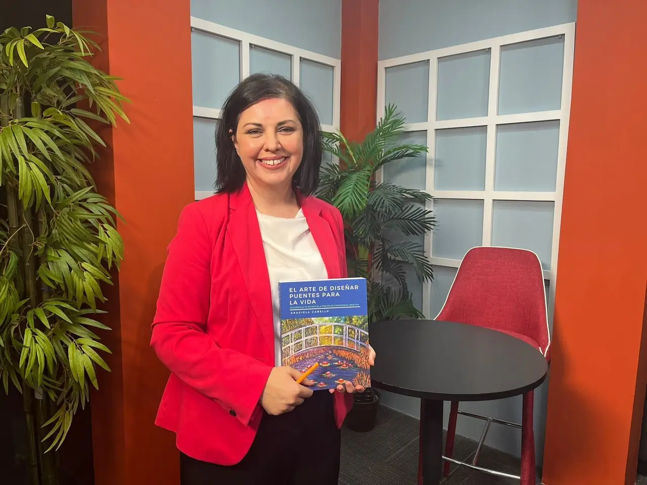 El libro “El arte de diseñar puentes para la vida” de la coach de vida, Graciela Cabello, está dirigido para toda persona que desee un cambio en su vida personal, laboral o en otro ámbito. Foto: Cynthia Pardo