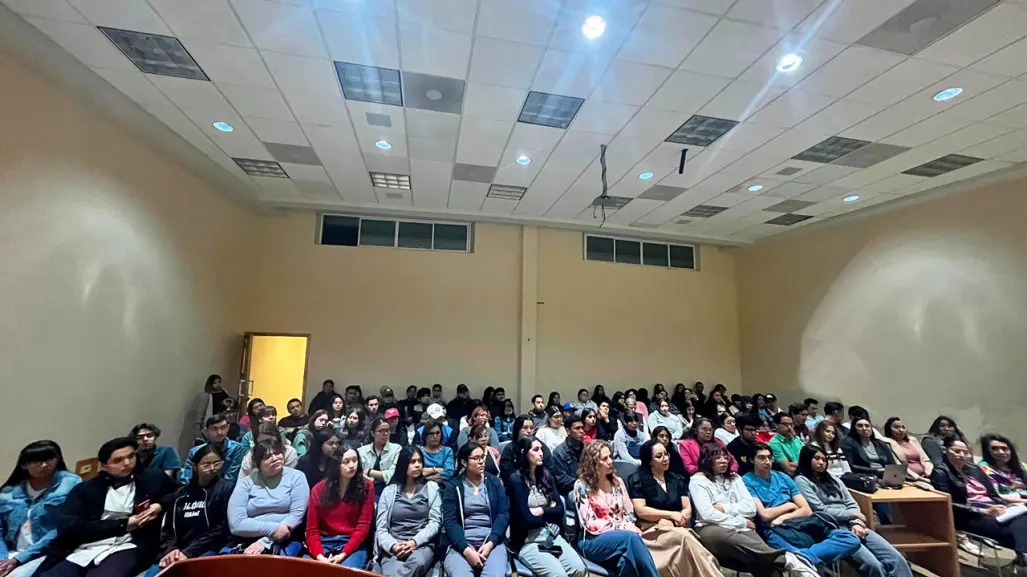 Capacitan a universitarios para el eclipse de Sol