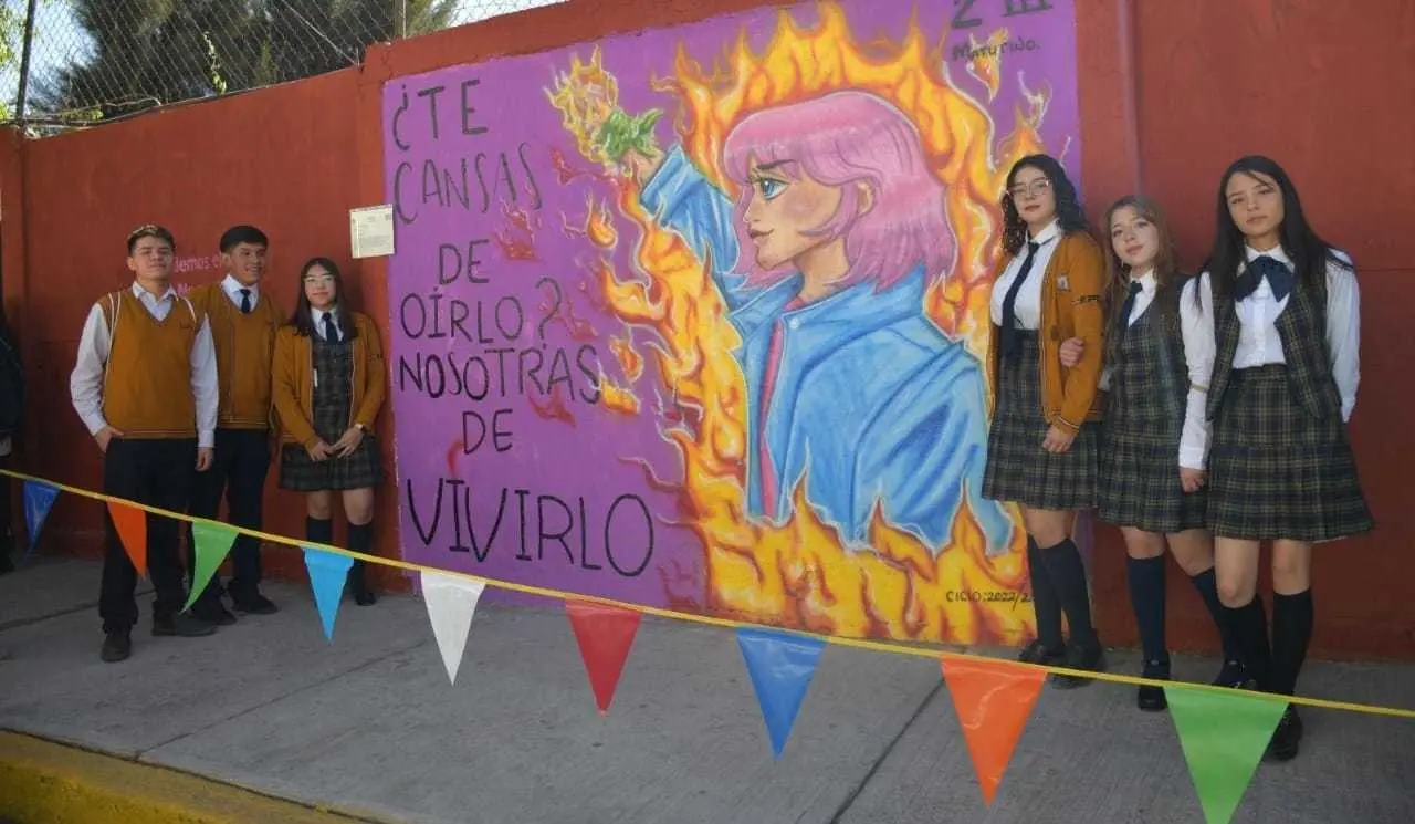 Murales en Nezahualcóyotl: Jóvenes apoyan la lucha de las mujeres. Foto: Cortesía