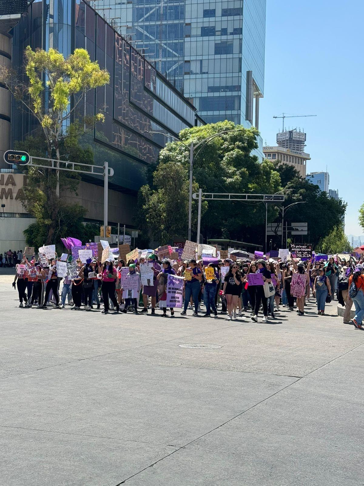 Avanzan contingentes de mujeres por marcha #8M