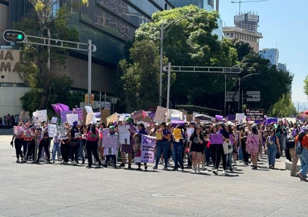 Avanzan contingentes de mujeres por marcha #8M