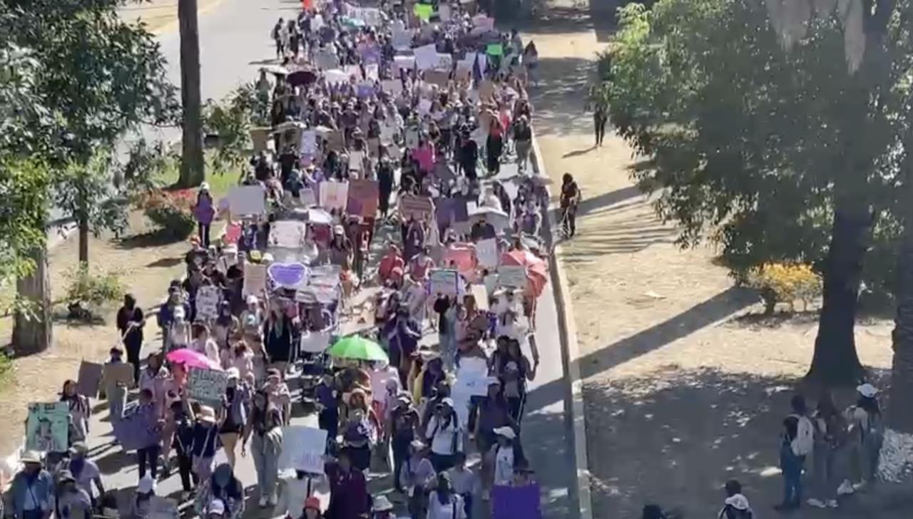 Mujeres poblanas marchan por 8M. Foto: Carlos Moreno