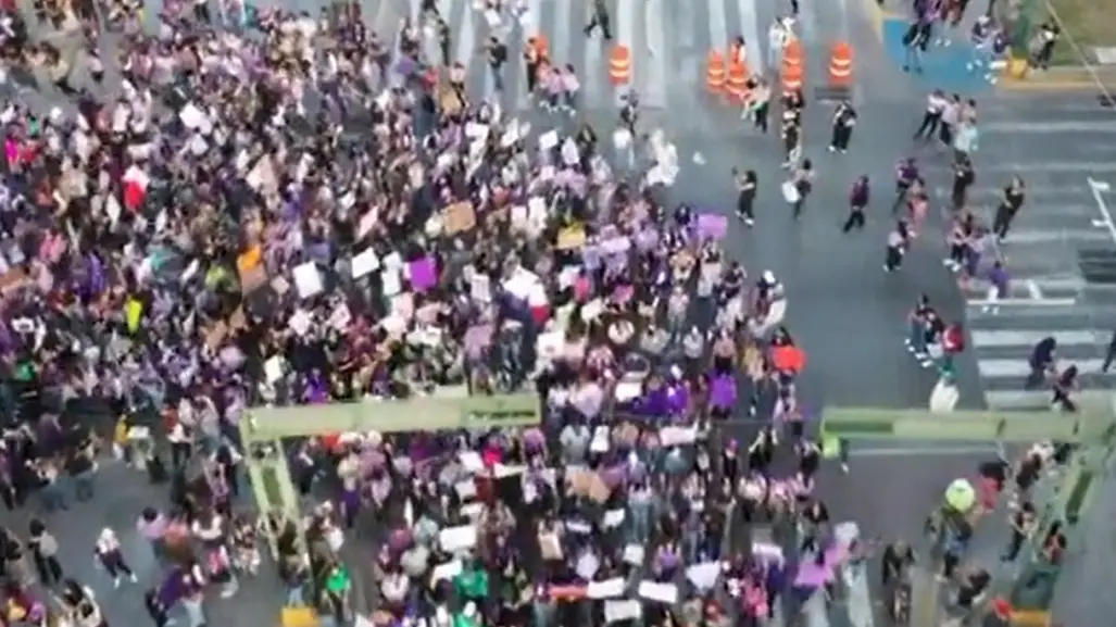 Dron de POSTA:  Avanza marcha feminista del 8M en el centro de Monterrey (VIDEO)