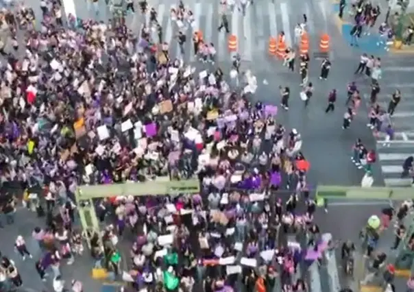 Dron de POSTA:  Avanza marcha feminista del 8M en el centro de Monterrey (VIDEO)