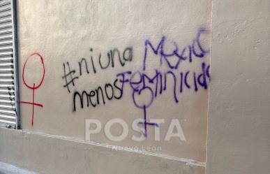 Pintan negocios en marcha 8M en centro de Monterrey