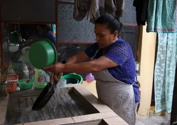 Las mujeres dedican 1.3 veces más tiempo a tareas domésticas que los hombres