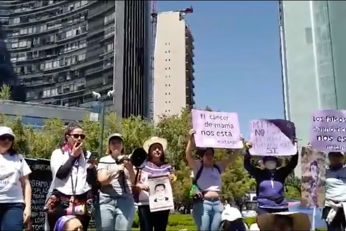 El Monumento a la Revolución y la Glorieta de las Mujeres que Luchan son dos de los puntos que, para pasadas las 13:00 horas de este viernes 8 de marzo, ya tienen manifestantes. Fuente: X (antes Twitter)/@LaCaderadeEva