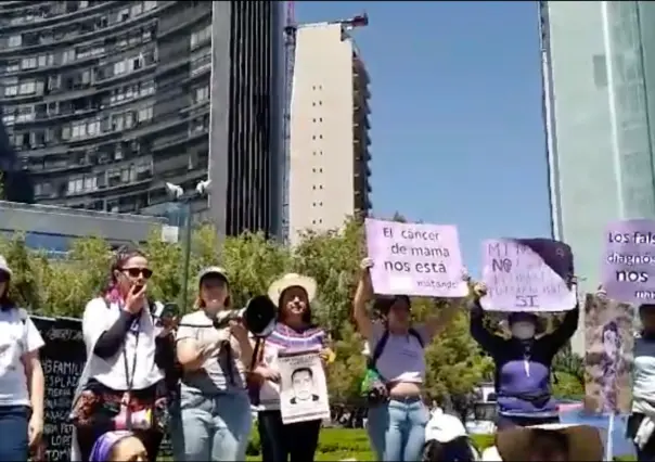 Inicia concentración de mujeres para marcha del 8M en Ciudad de México