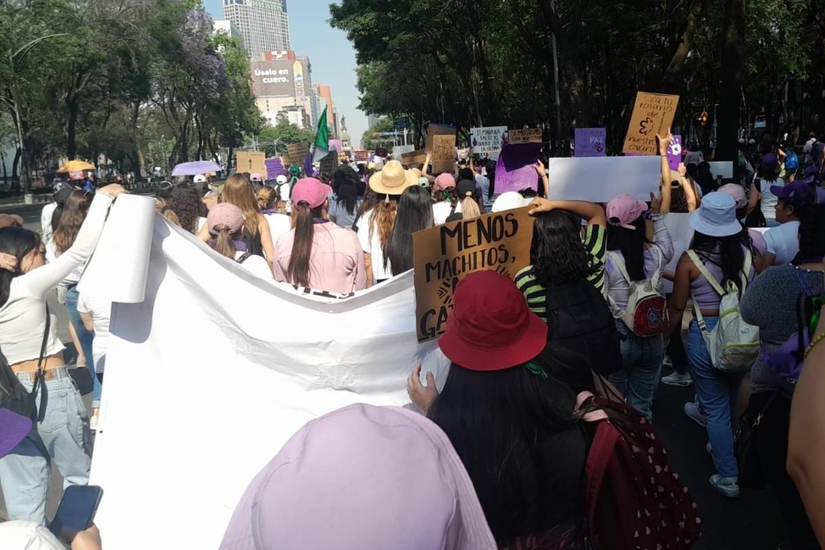 Miles de mujeres recorren la ciudad rumbo al Zócalo capitalino Foto: Fernanda Sánchez/POSTA México