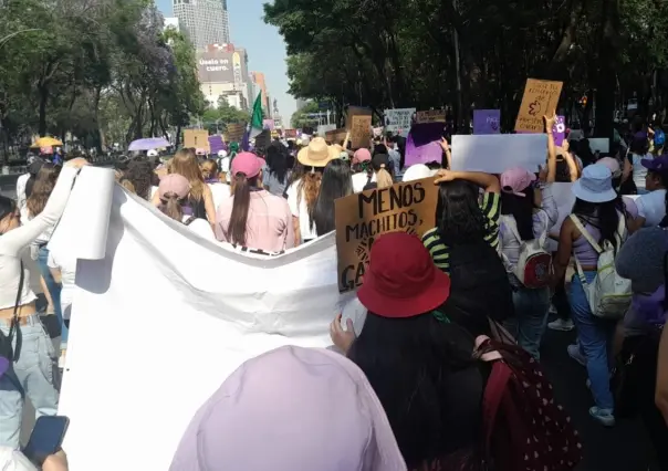 8M: miles de mujeres marchan rumbo al Zócalo de CDMX