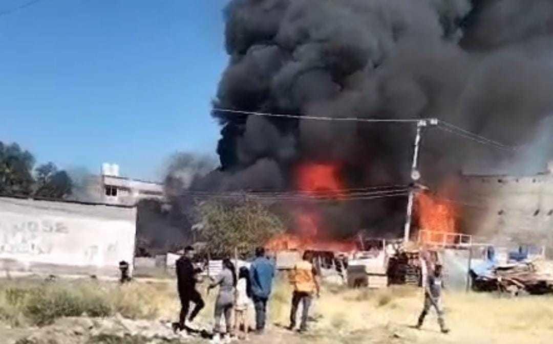 Se registra incendio en los Reyes la Paz. Foto: RRSS