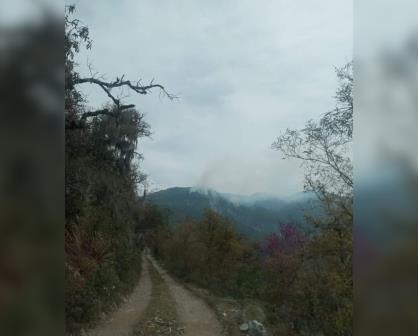 Incendio en la sierra de Hidalgo amenaza a ejidatarios