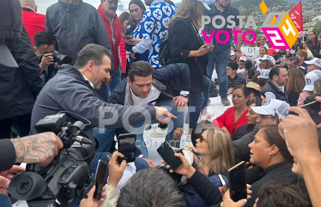 Adrián de la Garza se registra como candidato por el PRI. Foto. Jorge López