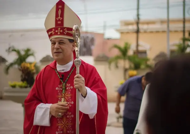 Arzobispo de Yucatán resulta herido tras un accidente de auto en Ticul