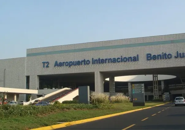 Bajan a 7 pasajeros de un vuelo del AICM por altas temperaturas