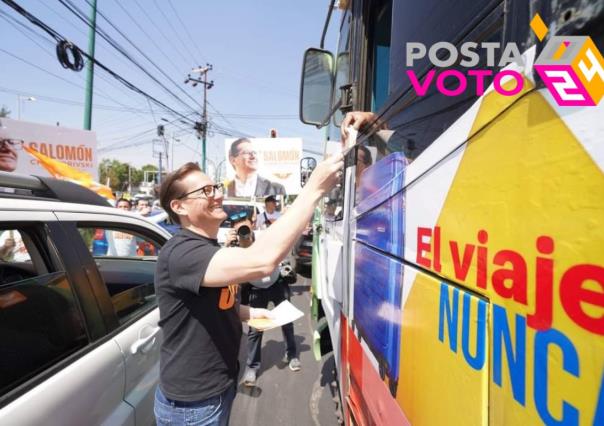 CDMX: Salomón Chertorivski entrega volantes en las calles de Coyoacán