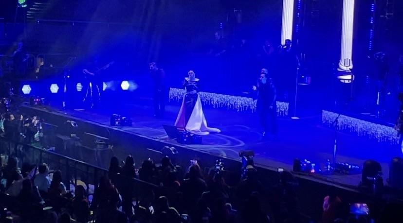 Yuridia externó su emoción de ver la Arena Monterrey completamente llena durante su presentación. Fotos. Arturo González