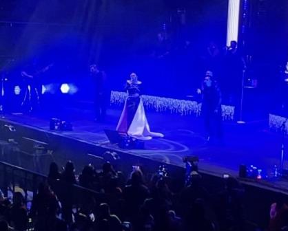 Desborda Yuridia emociones en la Arena Monterrey