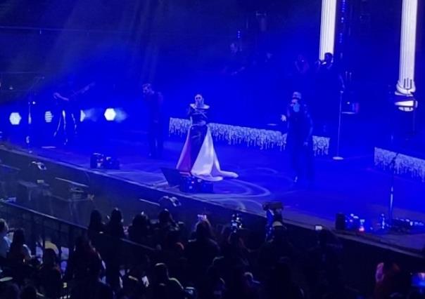 Desborda Yuridia emociones en la Arena Monterrey