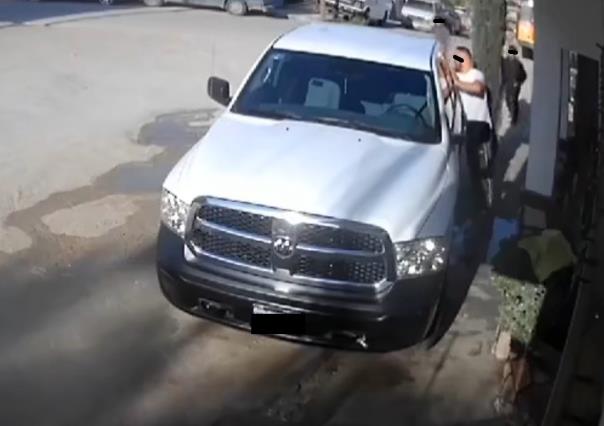 Ejecutan a policía ministerial cuando lavaba su camioneta en Tijuana, BC (VIDEO)