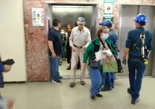 Rescatan a 6 personas atrapadas en elevador de clínica 25 del IMSS