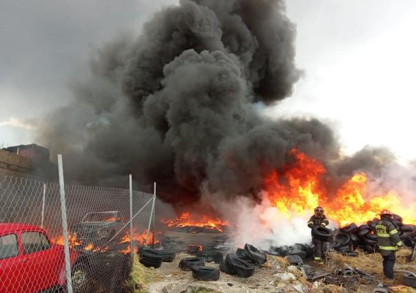 Sofocan incendio en San Andrés Cuexcontitlán (VIDEO)