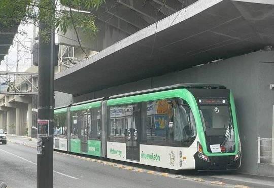 El trayecto del tren se dio en el circuito Lincoln-Mitras de la Ecovía, y varios ciudadanos afortunados tuvieron la oportunidad de verlo. Foto: Redes Sociales.