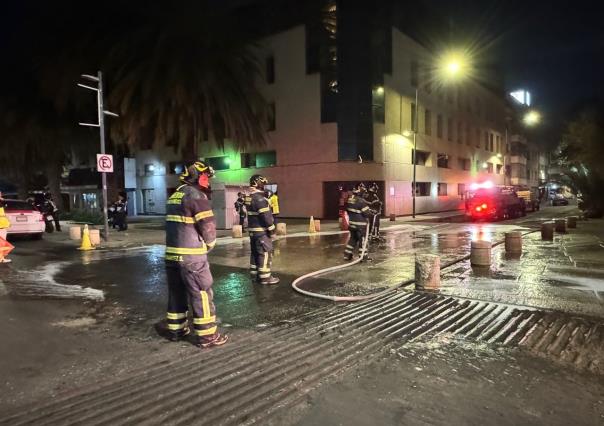 Camioneta golpea bolardo y derrama casi 100 litros de diésel en la Tabacalera