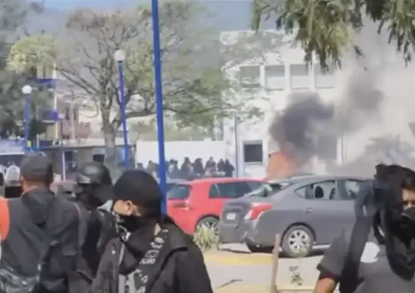 Asesinato de normalista desata protesta violenta en Chilpancingo