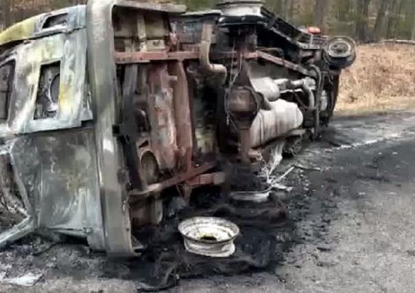 Chocan autobús escolar y camión en Rushville, Illinois; hay cinco muertos