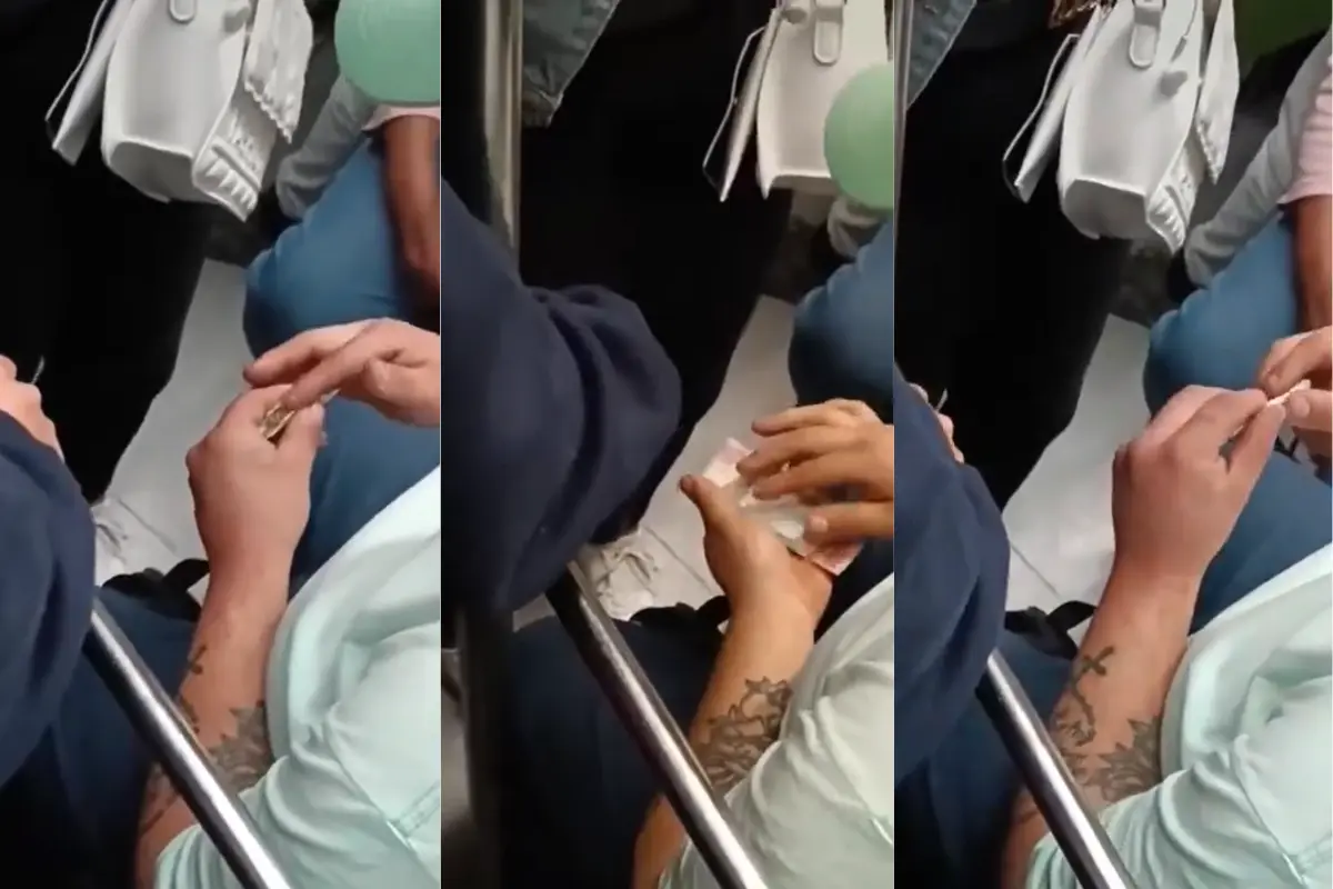 Solo en CDMX, captan en el Metro a hombre manipulando aparentemente marihuana. Foto: Especial